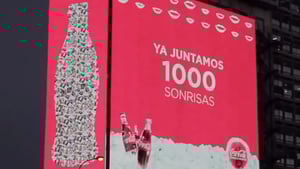 case_coca_cola_smile_08